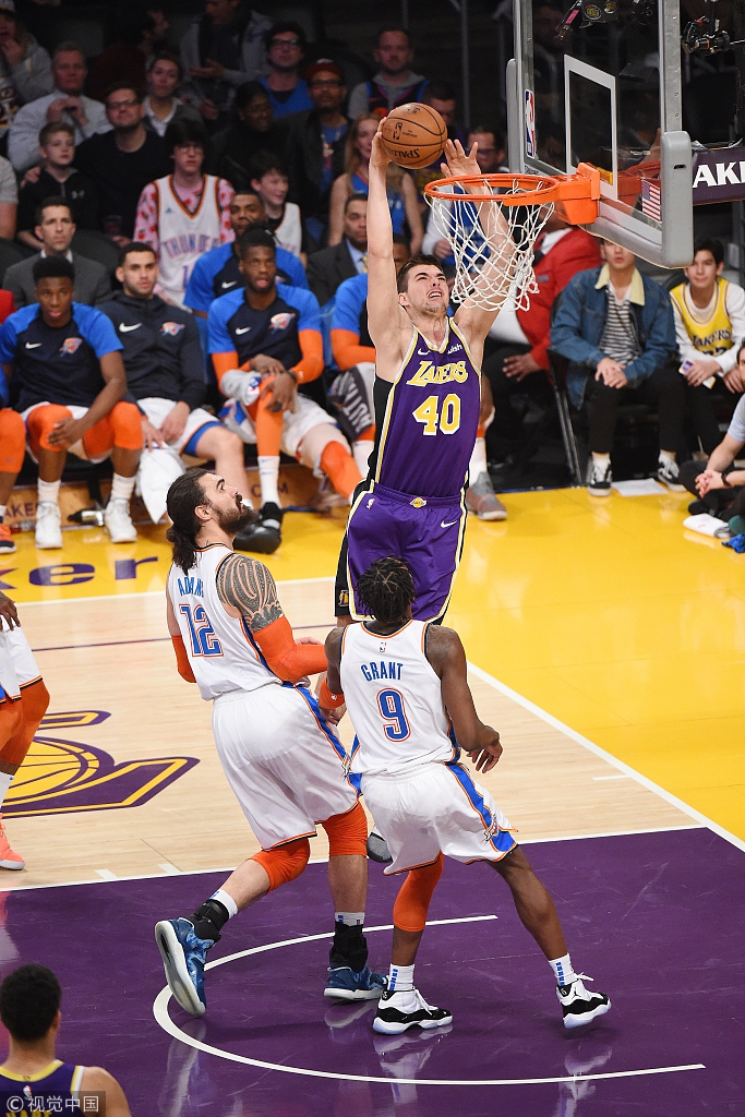 带领球队突 带领球队突