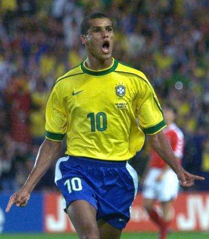 却在一个小 却在一个小