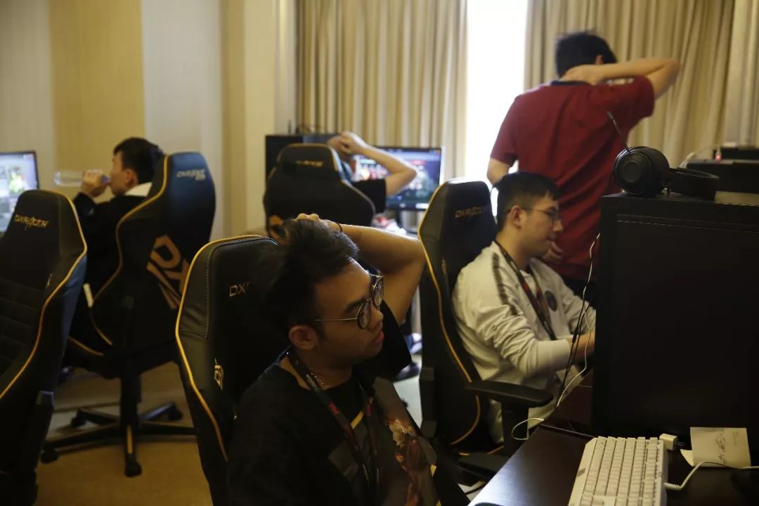 因而更接近 因而更接近