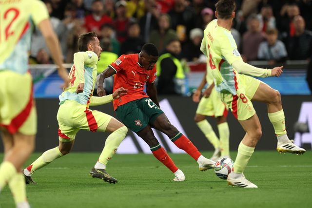 更像是被A 更像是被A